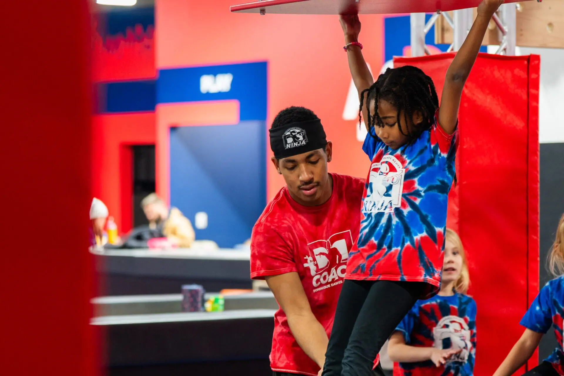 Read more about the article Gymnastics vs. Ninja for Kids: Which Is Right for Your Child?