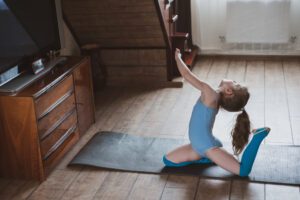 The-girl-does-gymnastics-at-home